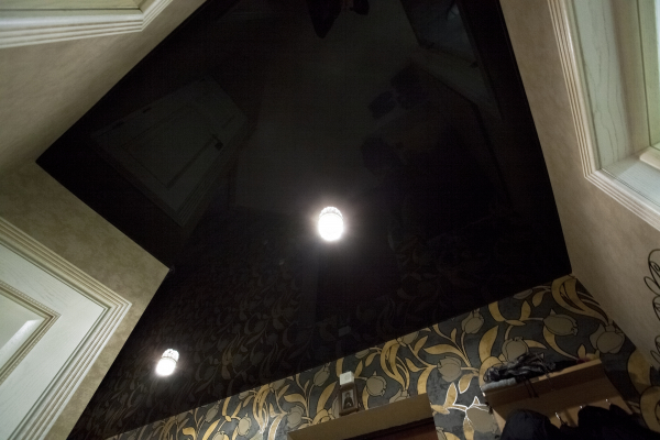 Глянцевые натяжные потолки в Сочи